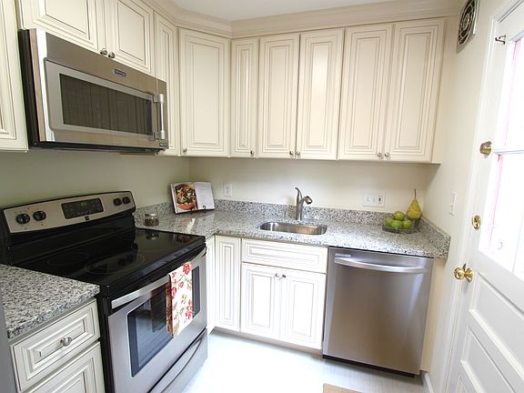 2nd image of 3301 S Stafford St APT A2