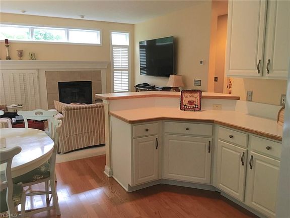 2nd image of 1335 Fieldstone Ct