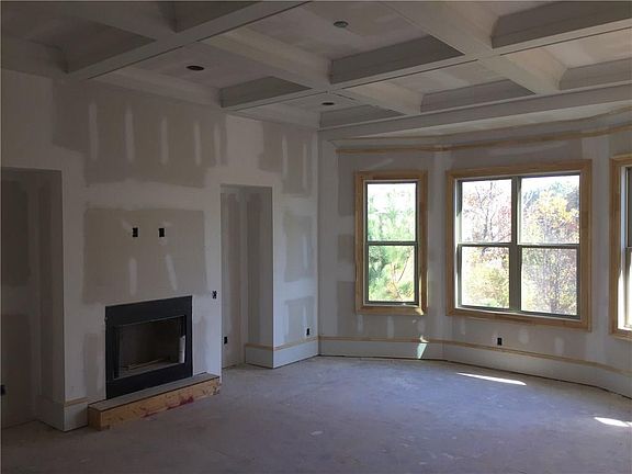 4th image of 819 Jamont Cir