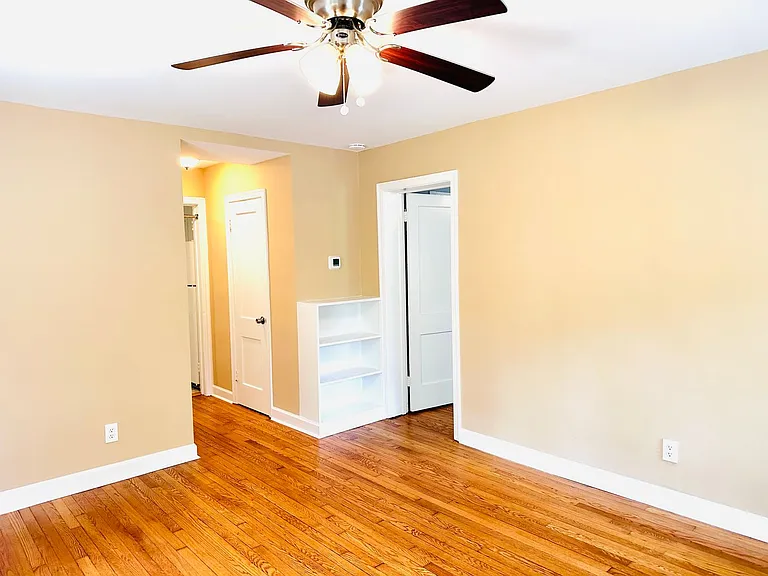 907 Hudson Ave — Photo 11