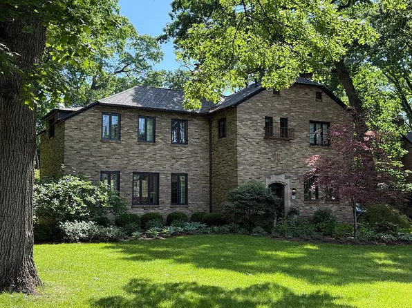 1211 Seneca Rd, Benton Harbor, MI 49022