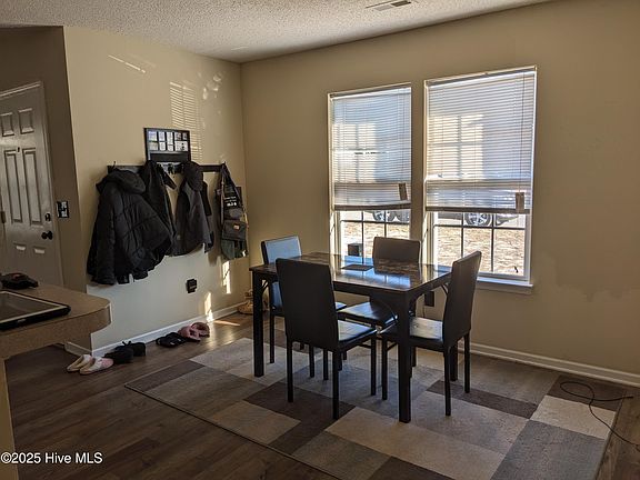 4th image of 413 Brecknock Court