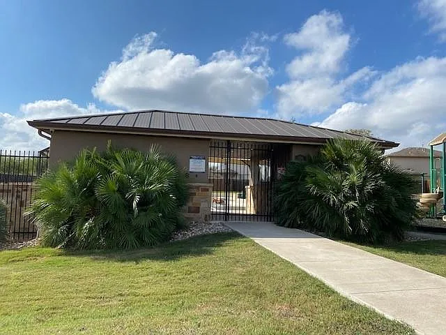 124 Hollis Ln — Photo 16