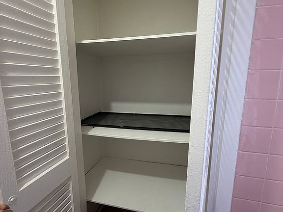 4th image of 640 Beach St #4