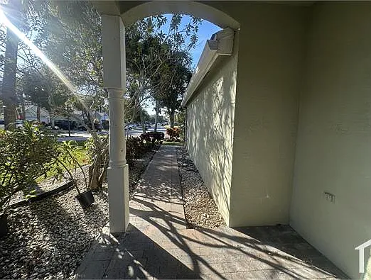 124 Canterbury Pl — Photo 5