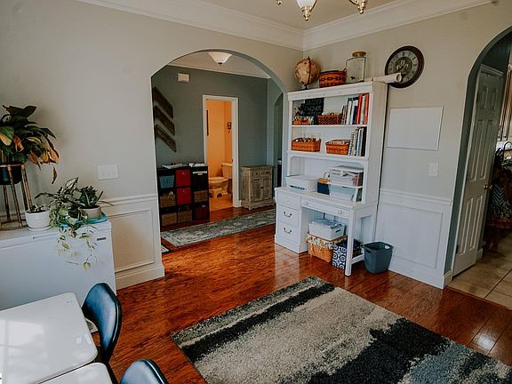 3rd image of 114 Kingsdale Ct