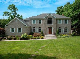 43 Cove Rd, Huntington, NY 11743