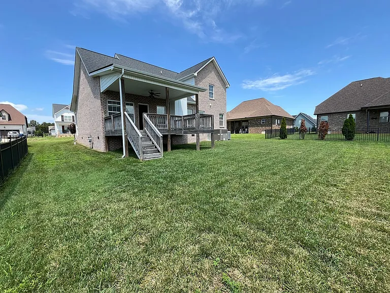 557 Dexter Dr — Photo 16