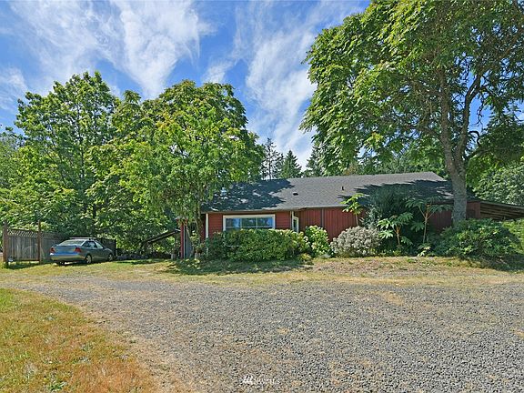 This view is of the left side of the "Barn", with the studio unit's entry (Note the new roof).  The fence beside the car at the left side of the photo is roughly the Southern property line.>