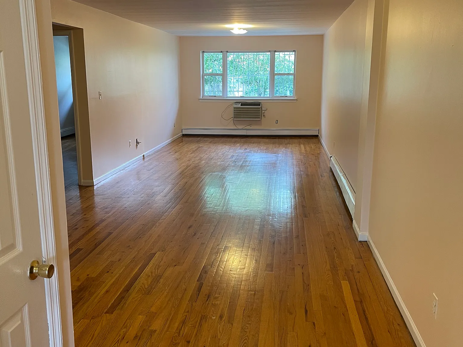1 bed, 800 sqft, $2,100 — Photo 3