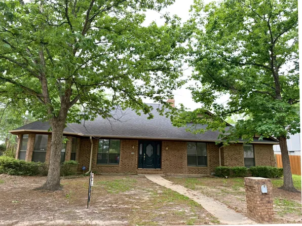 2304 Deanna Ave, Mount Pleasant, TX 75455