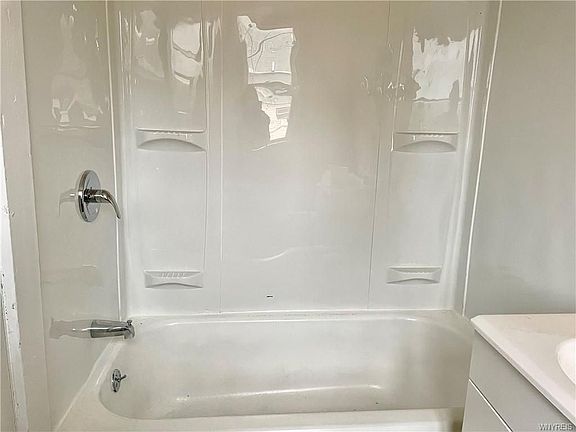 5th image of 1511 Broadway St APT 3