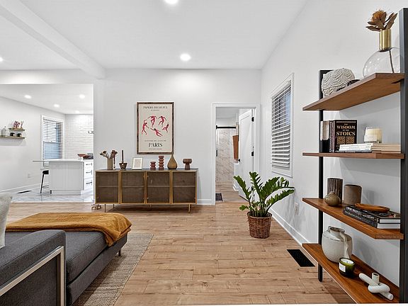 5th image of 117 Webster Ave