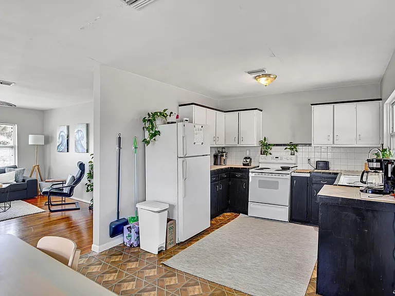 205 11th Ave N #3 — Photo 9