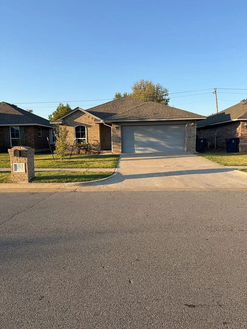 Home For Lease 11513 Southwest 8th Circle, Yukon, Ok 73099 — Photo 1