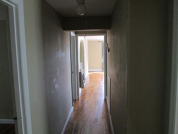4th image of 8 Kington Ln