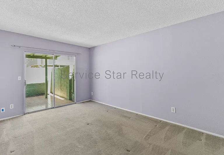 10215 N 8th Pl — Photo 8