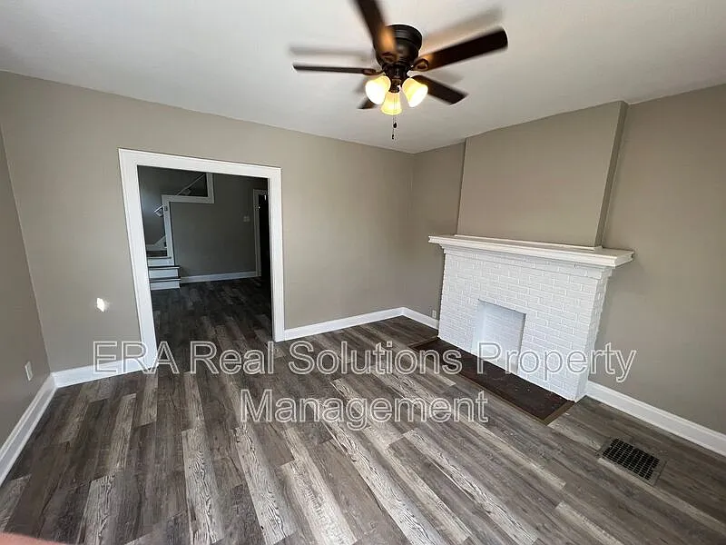 3 bed, 1.0 bath, 1120 sqft, $1,150 — Photo 2