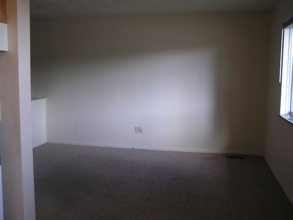 4th image of 1730 Burcham Dr