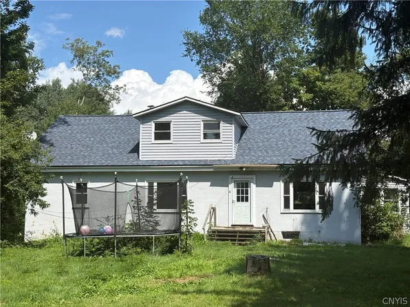 8797 Whitelaw Rd, Canastota, NY 13032