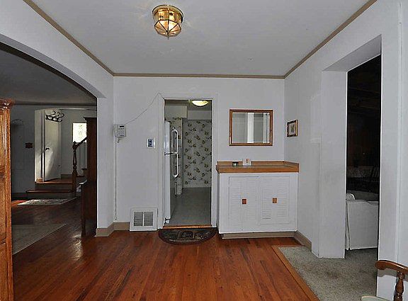 5th image of 419 E Austin Ave