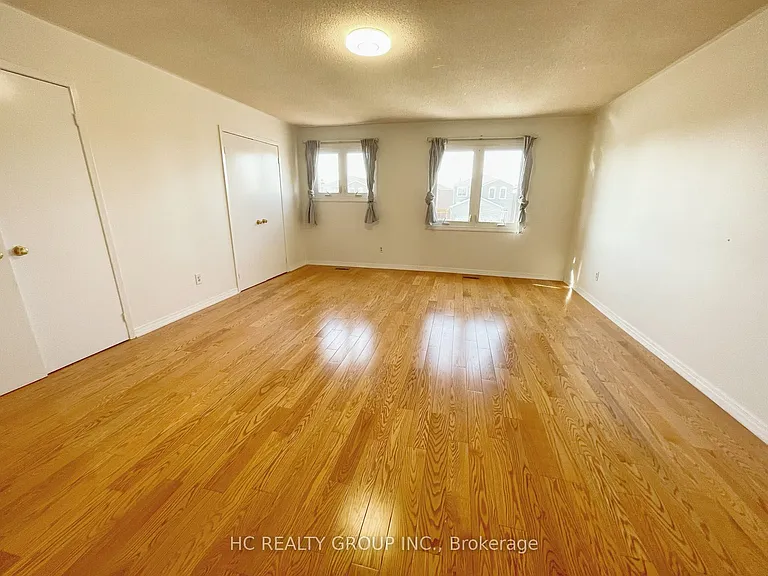37 Page Cres — Photo 17