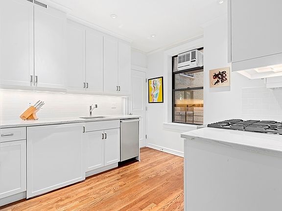 4th image of 220 W 93rd St APT 9C