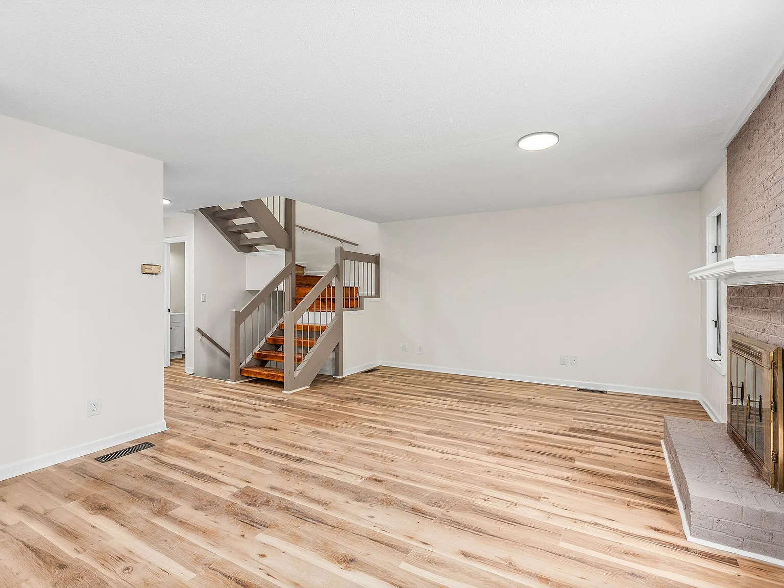 2 bed, 2.5 bath, 1444 sqft, $1,595 — Photo 3