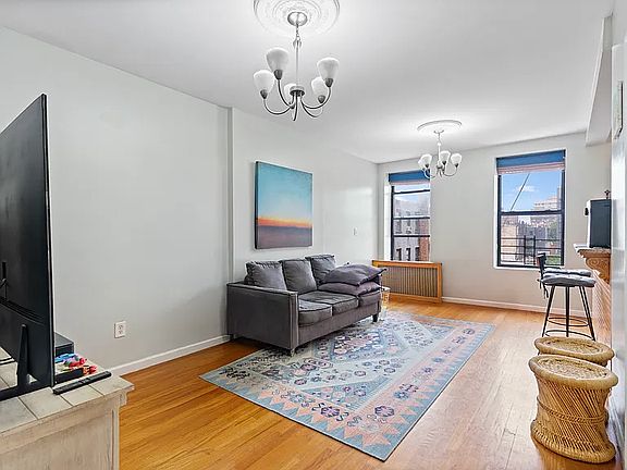 4th image of 405 E 116th St APT 4