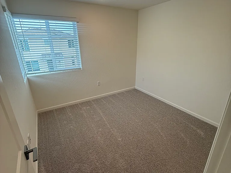 1519 Redbrick Ln — Photo 27