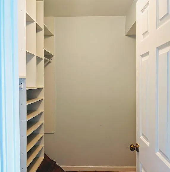 Master Bedrm Walking Closet