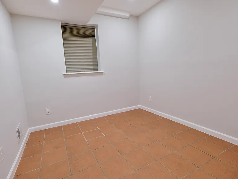 9 Thorne St #G — Photo 10