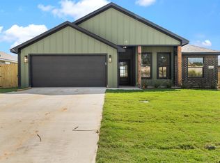 16525 Crossing Cir, Lindale, TX 75771