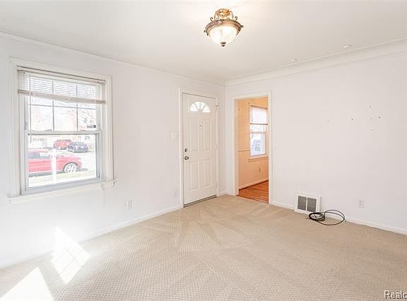 3rd image of 1830 Kingsbury Ave