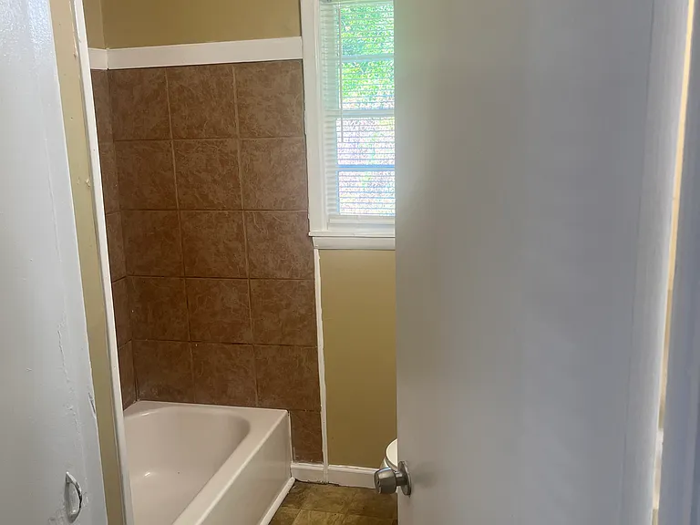 1673 Selma Pl — Photo 2