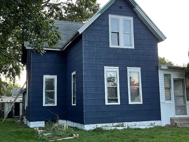 1002 8th St S — Photo 1
