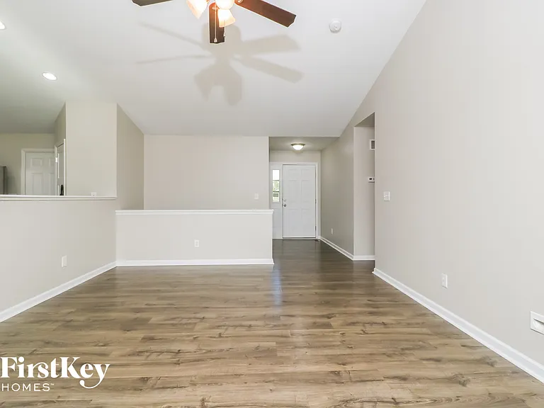 163 Briarwood Dr — Photo 3