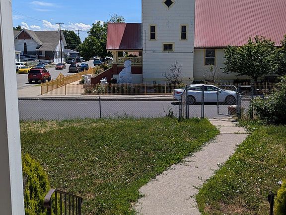4th image of 2823 E Queen Ave
