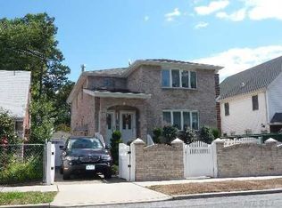 2215 Murray St, Whitestone, NY 11357