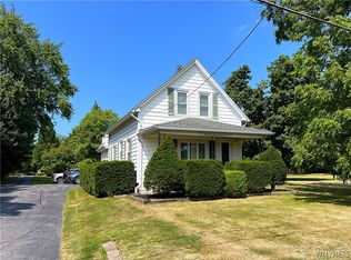 4477 E Lake Rd, Wilson, NY 14172