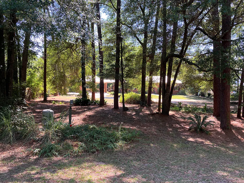 704 Creekside Dr