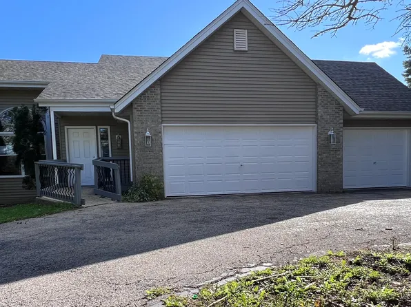 100 NE Vahalla Dr, Poplar Grove, IL 61065