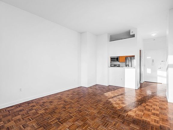 5th image of 420 W 42nd St APT 10E