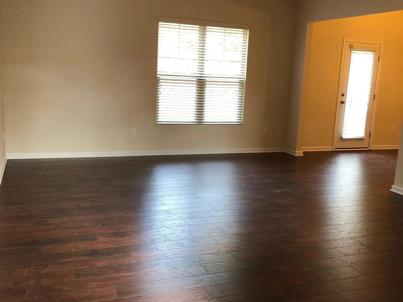 3 bed, 2.5 bath, 1800 sqft, $2,145 — Photo 3