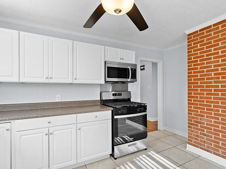 6895 Raeford Rd — Photo 5