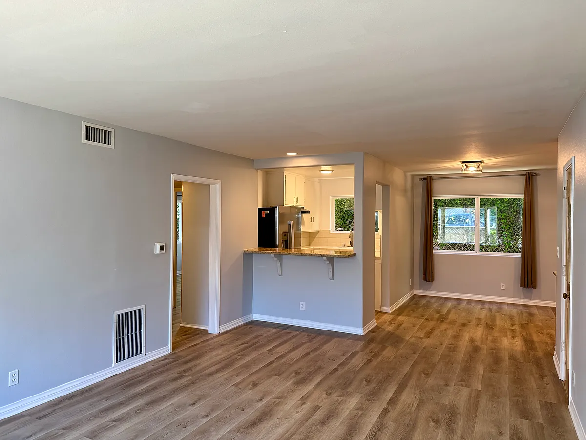 Building Photo - 14701 Dickens St #4