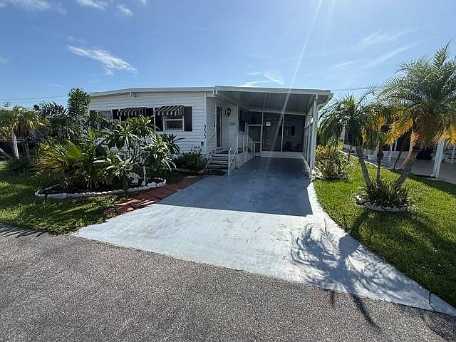 1st image of 355 Jacaranda Cir