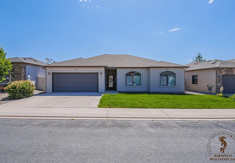 672 Muirfield Dr — Photo 2