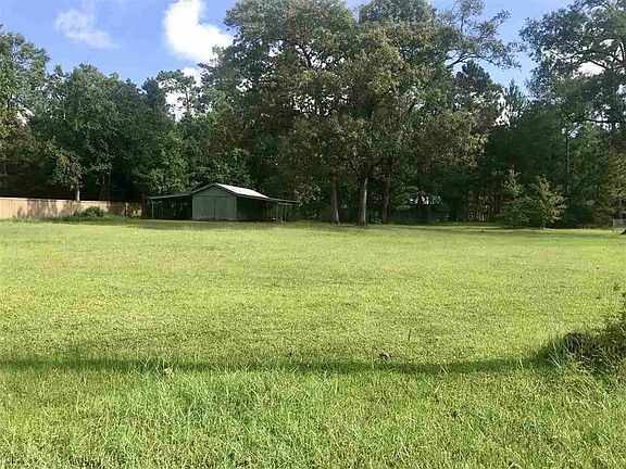 4th image of 675 Maplewood Dr