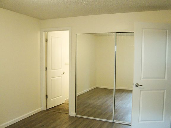 3rd image of 9428 Ravenna Ave NE APT 102